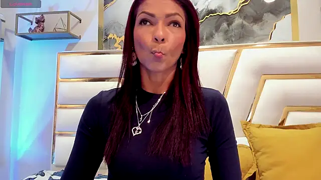 HannaPetit online show from 10.02.25