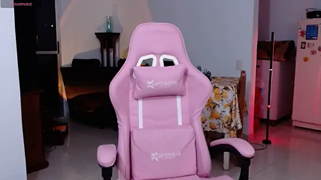 Snapshot of tastymeli chatting on 02.15.25 tastymeli online show from 02.15.25