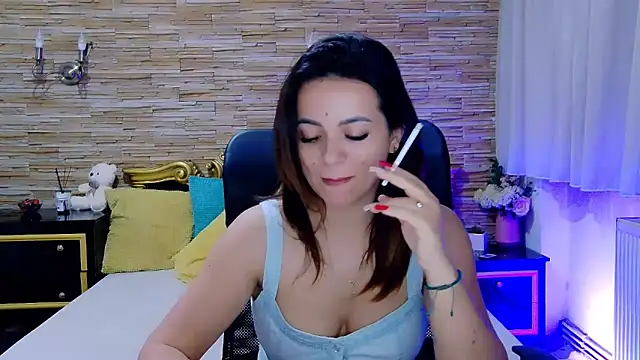 PlayfulElla online show from 02.18.25