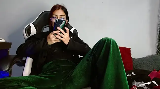 Snapshot of Ardat_Lili69 chatting on 12.19.24 Ardat Lili69 online show from 12.19.24