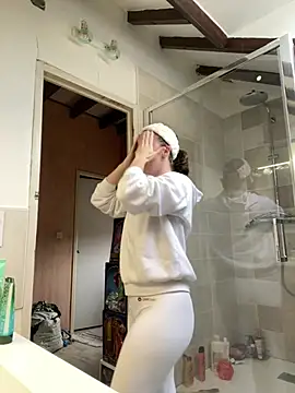 Snapshot of Daisy_Michto_Officiel chatting on 02.07.25 Daisy Michto Officiel online show from 02.07.25