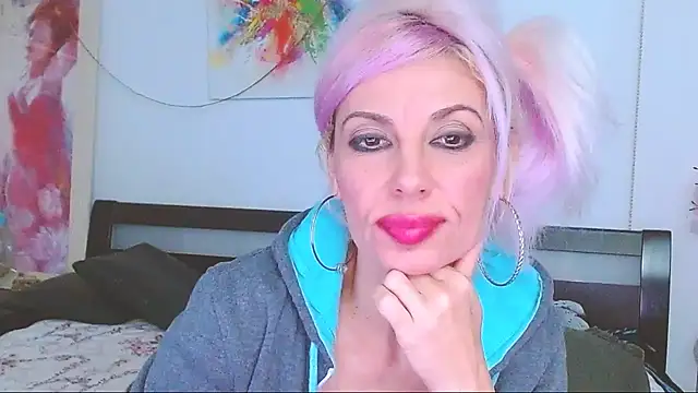 HoneyLara online show from 03.06.25