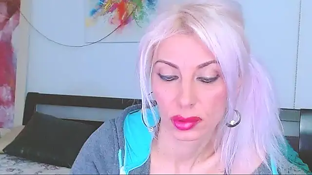 HoneyLara online show from 03.22.25