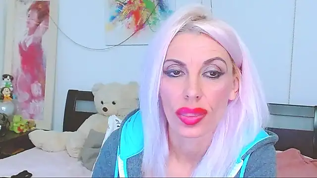 HoneyLara online show from 10.03.25