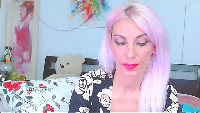 HoneyLara online show from 10.09.25