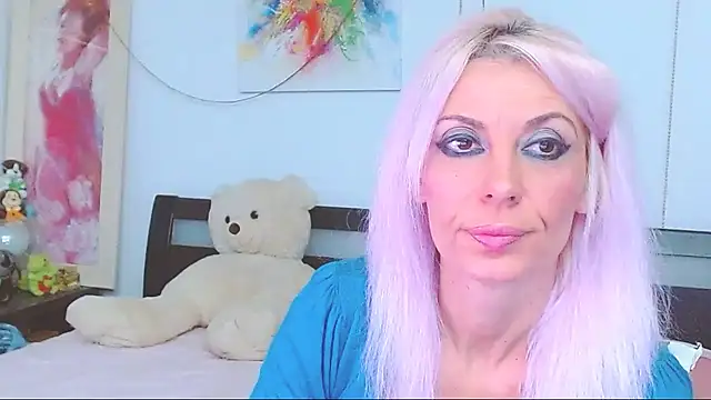 HoneyLara online show from 10.17.25