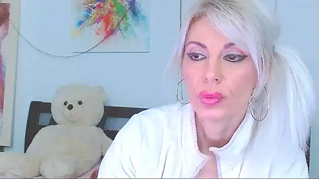 HoneyLara online show from 02.23.26