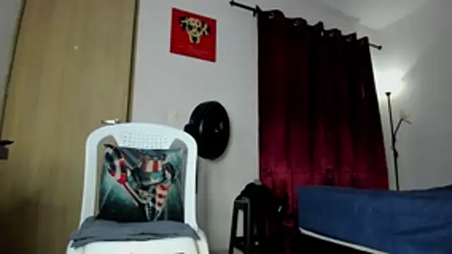 Snapshot of Cloudy_pigDude chatting on 06.12.26 Cloudy pigDude online show from 06.12.26
