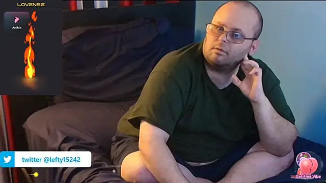 Snapshot of lefty15242 chatting on 09.28.25 lefty15242 online show from 09.28.25