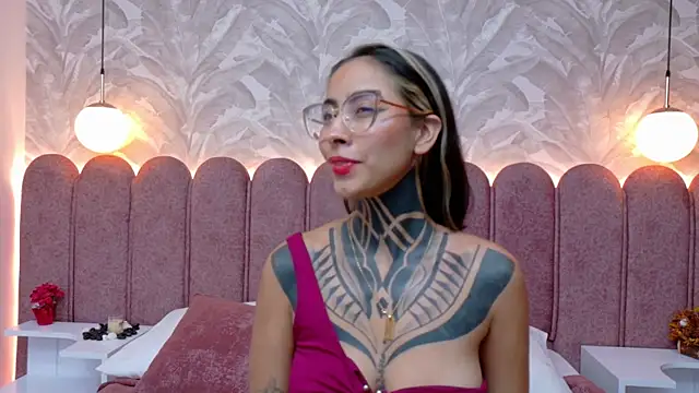 Snapshot of NicoleBlum chatting on 01.27.25 NicoleBlum online show from 01.27.25