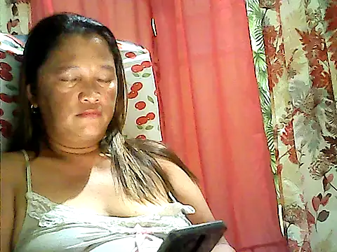 Snapshot of hott_scarlett chatting on 04.25.26 hott scarlett online show from 04.25.26