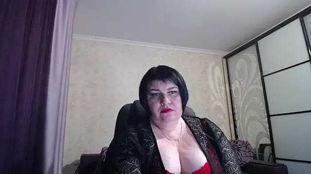 Snapshot of JuicyLady_Di chatting on 02.06.25 JuicyLady Di online show from 02.06.25