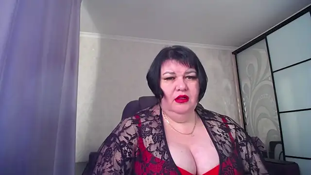 Snapshot of JuicyLady_Di chatting on 02.23.25 JuicyLady Di online show from 02.23.25