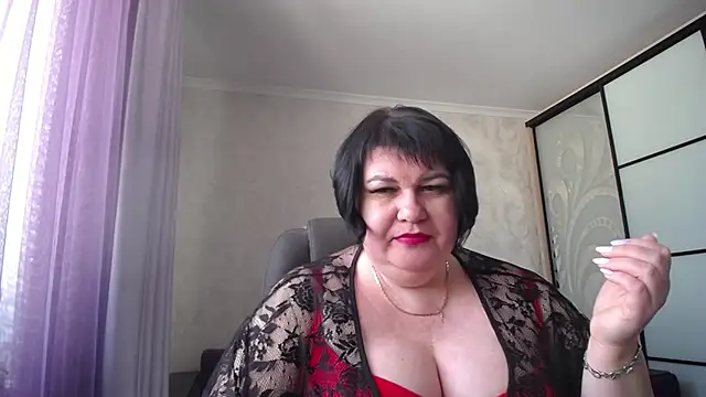 Snapshot of JuicyLady_Di chatting on 02.23.25 JuicyLady Di online show from 02.23.25