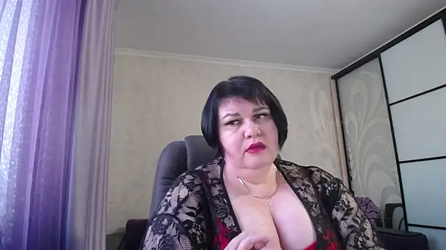 Snapshot of JuicyLady_Di chatting on 02.23.25 JuicyLady Di online show from 02.23.25