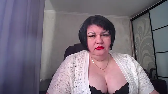Snapshot of JuicyLady_Di chatting on 02.27.25 JuicyLady Di online show from 02.27.25