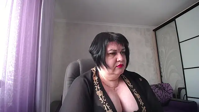 Snapshot of JuicyLady_Di chatting on 03.01.25 JuicyLady Di online show from 03.01.25
