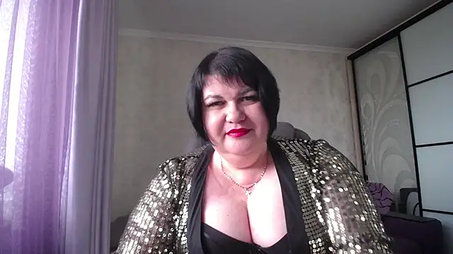 Snapshot of JuicyLady_Di chatting on 03.05.25 JuicyLady Di online show from 03.05.25