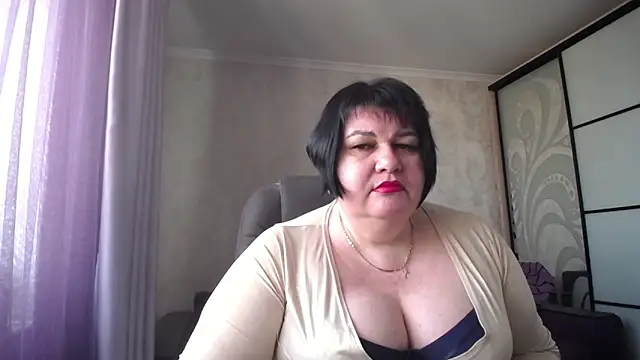 Snapshot of JuicyLady_Di chatting on 03.09.25 JuicyLady Di online show from 03.09.25