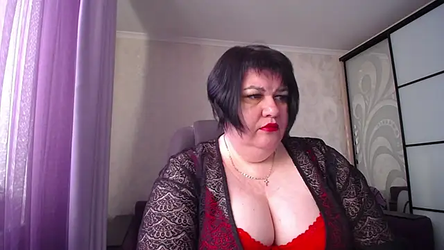 Snapshot of JuicyLady_Di chatting on 03.10.25 JuicyLady Di online show from 03.10.25