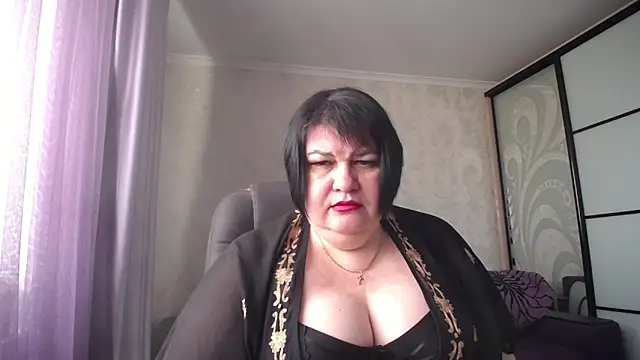 Snapshot of JuicyLady_Di chatting on 03.13.25 JuicyLady Di online show from 03.13.25