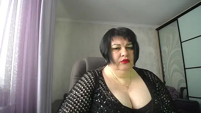 Snapshot of JuicyLady_Di chatting on 03.17.25 JuicyLady Di online show from 03.17.25