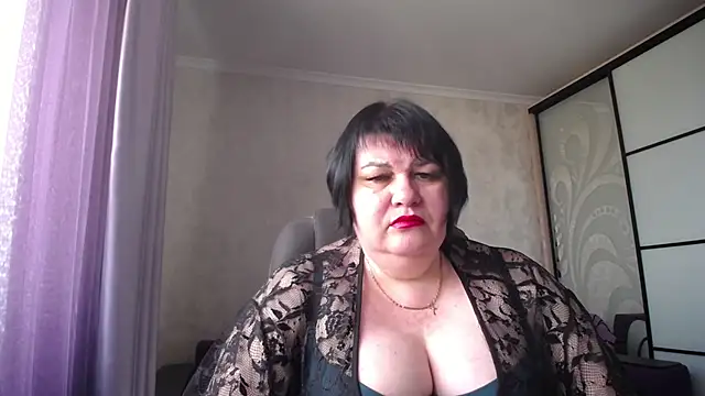 Snapshot of JuicyLady_Di chatting on 03.22.25 JuicyLady Di online show from 03.22.25