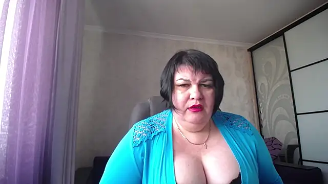 Snapshot of JuicyLady_Di chatting on 03.23.25 JuicyLady Di online show from 03.23.25