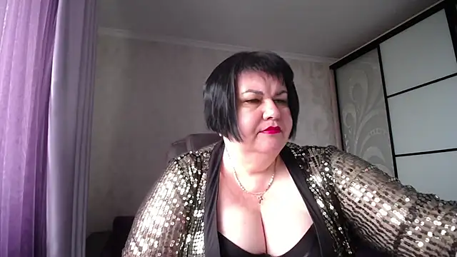Snapshot of JuicyLady_Di chatting on 09.19.25 JuicyLady Di online show from 09.19.25