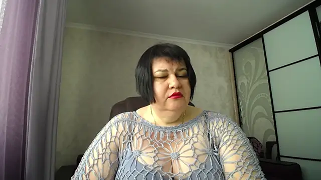 Snapshot of JuicyLady_Di chatting on 09.22.25 JuicyLady Di online show from 09.22.25