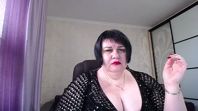 JuicyLady Di online show from 11.17.25