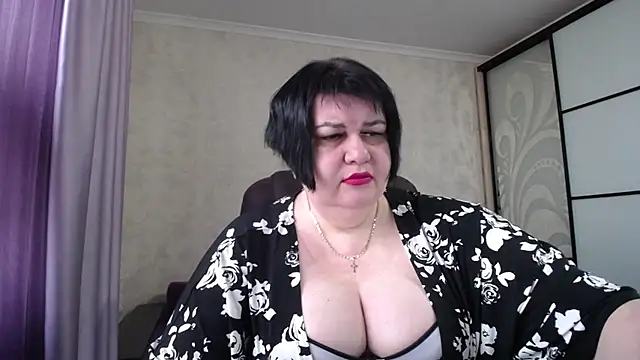 JuicyLady Di online show from 12.16.25