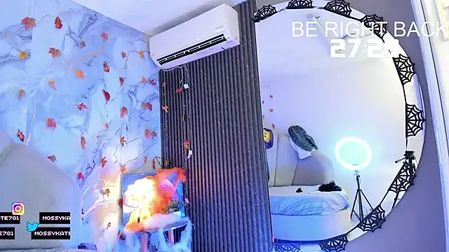 Katemoss70 online show from 10.29.25