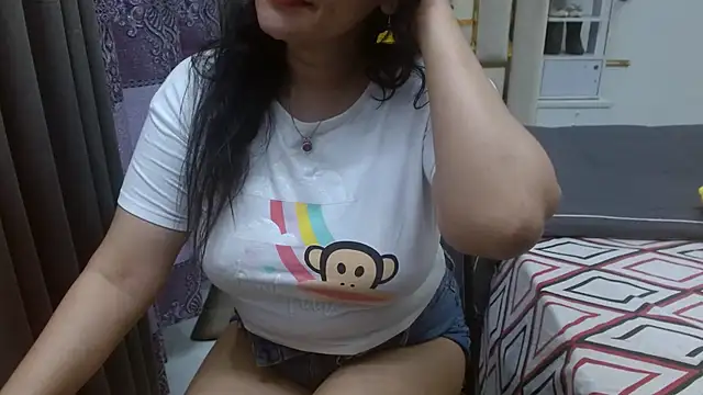 Snapshot of Lovelywife786 chatting on 05.03.26 Lovelywife786 online show from 05.03.26
