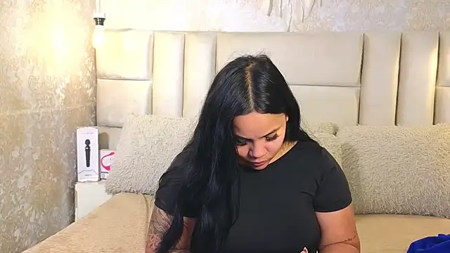 Snapshot of EmilyQueen3x chatting on 05.19.26 EmilyQueen3x online show from 05.19.26