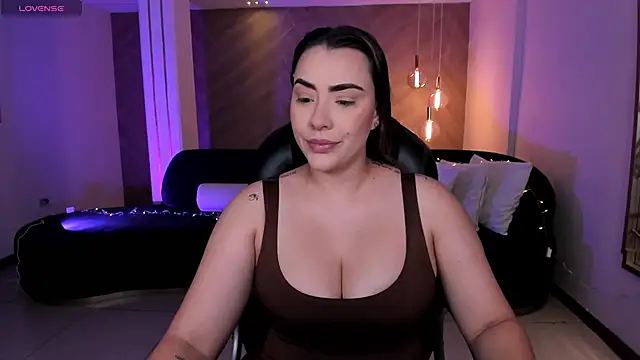 Snapshot of MartinnaBonnet chatting on 12.16.24 MartinnaBonnet online show from 12.16.24