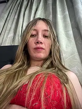 Snapshot of horny__molly_ chatting on 06.12.26 horny molly online show from 06.12.26