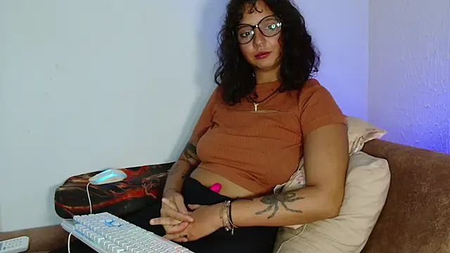 Snapshot of myamillor chatting on 04.24.26 myamillor online show from 04.24.26
