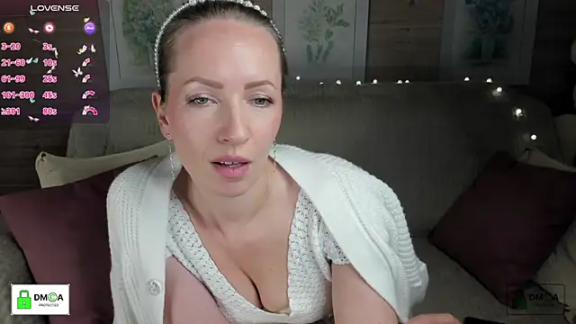 Queenymel online show from 11.11.25