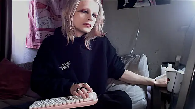 Snapshot of Alien_Bella chatting on 03.20.26 Alien Bella online show from 03.20.26