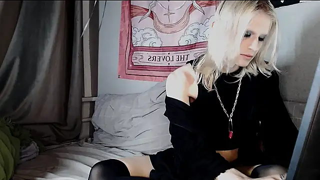 Alien Bella online show from 06.04.26
