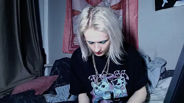 Alien Bella online show from 07.20.26