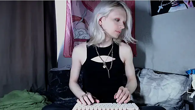 Alien Bella online show from 07.22.26