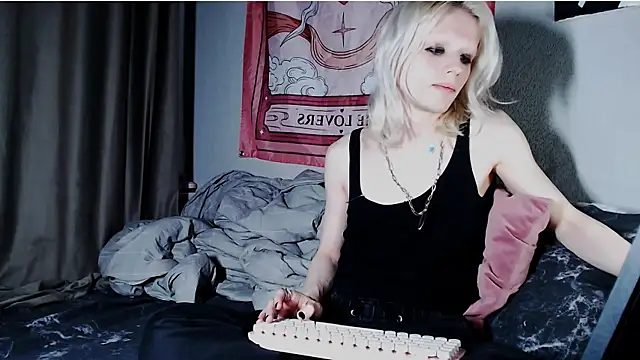 Alien Bella online show from 08.05.26
