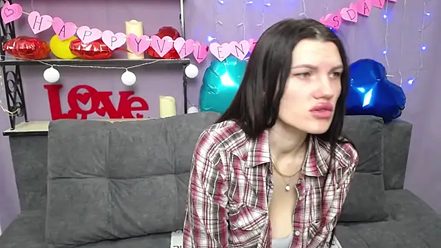 Snapshot of MilaLoona chatting on 02.13.25 MilaLoona online show from 02.13.25