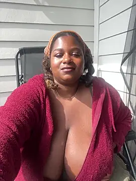 Snapshot of BigFineSelena chatting on 05.18.26 BigFineSelena online show from 05.18.26