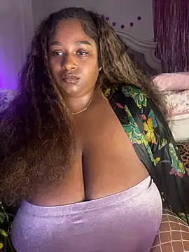 Snapshot of BigFineSelena chatting on 05.31.26 BigFineSelena online show from 05.31.26