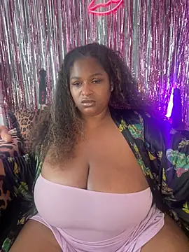 Snapshot of BigFineSelena chatting on 06.27.26 BigFineSelena online show from 06.27.26