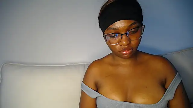 Snapshot of Pretty_Liya08 chatting on 04.19.26 Pretty Liya08 online show from 04.19.26