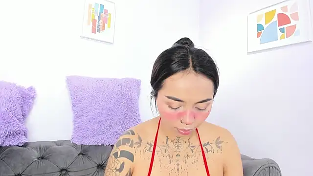 miss soffi  online show from 10.25.25